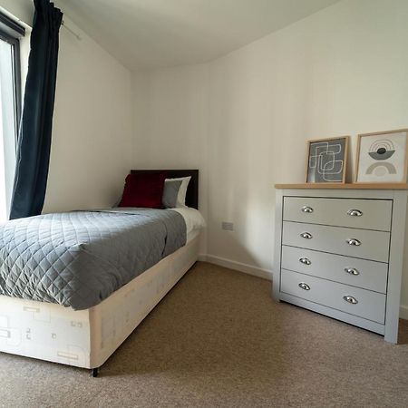 Spacious Apartment In Woking Town Centre 外观 照片