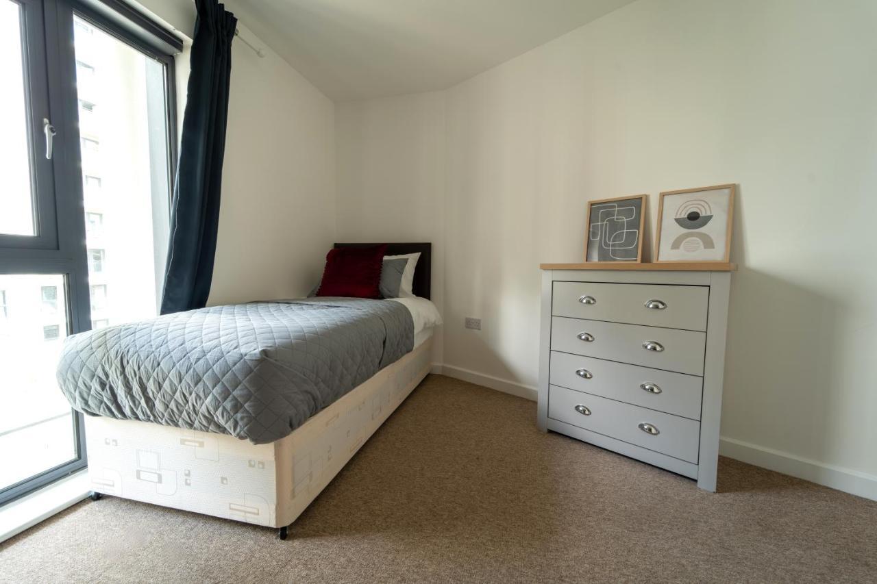 Spacious Apartment In Woking Town Centre 外观 照片