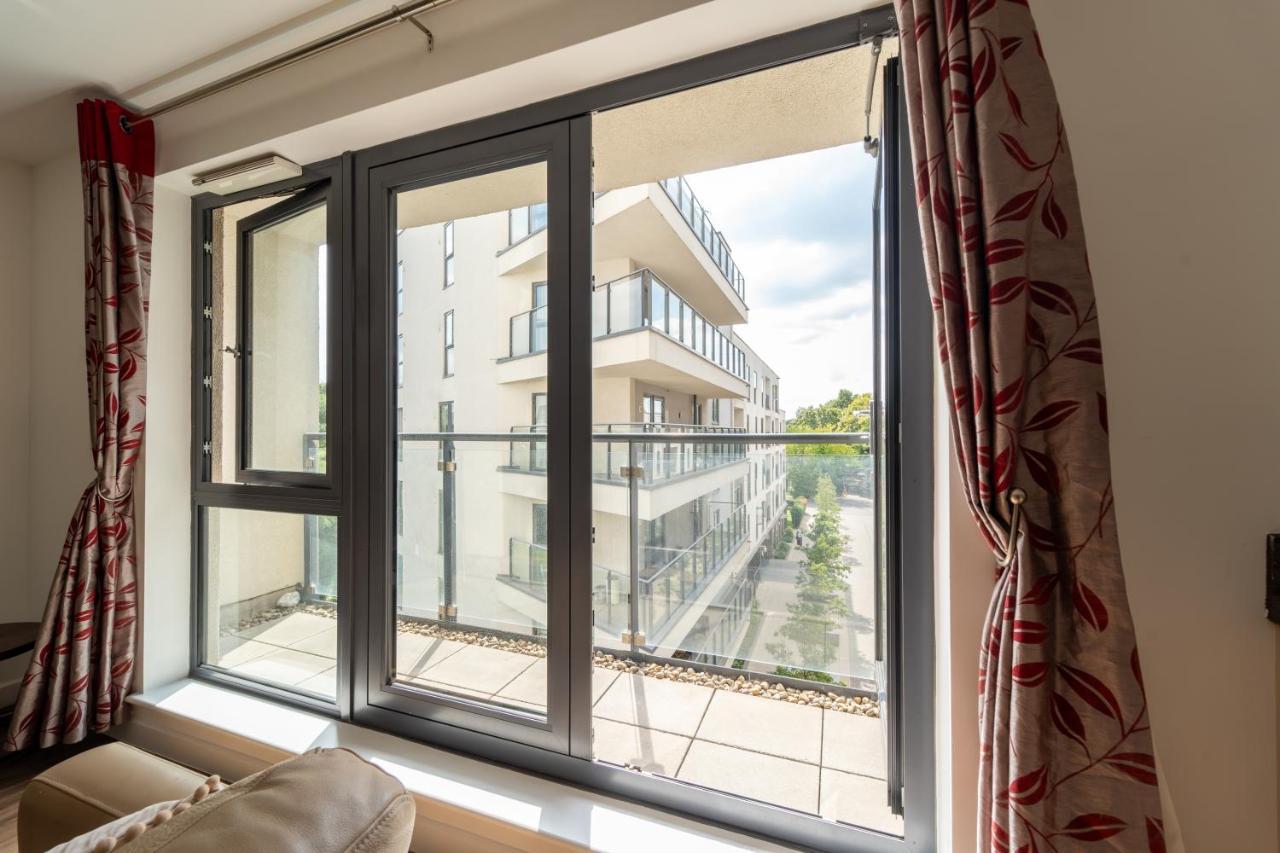 Spacious Apartment In Woking Town Centre 外观 照片