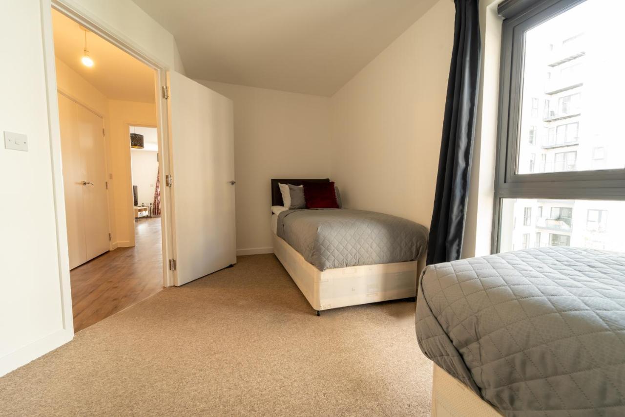 Spacious Apartment In Woking Town Centre 外观 照片