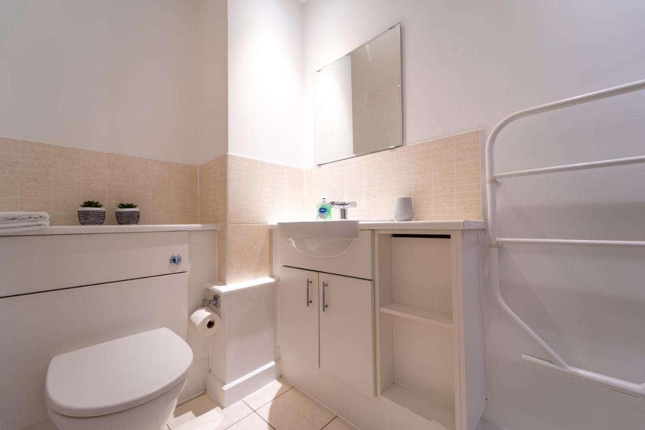 Spacious Apartment In Woking Town Centre 外观 照片